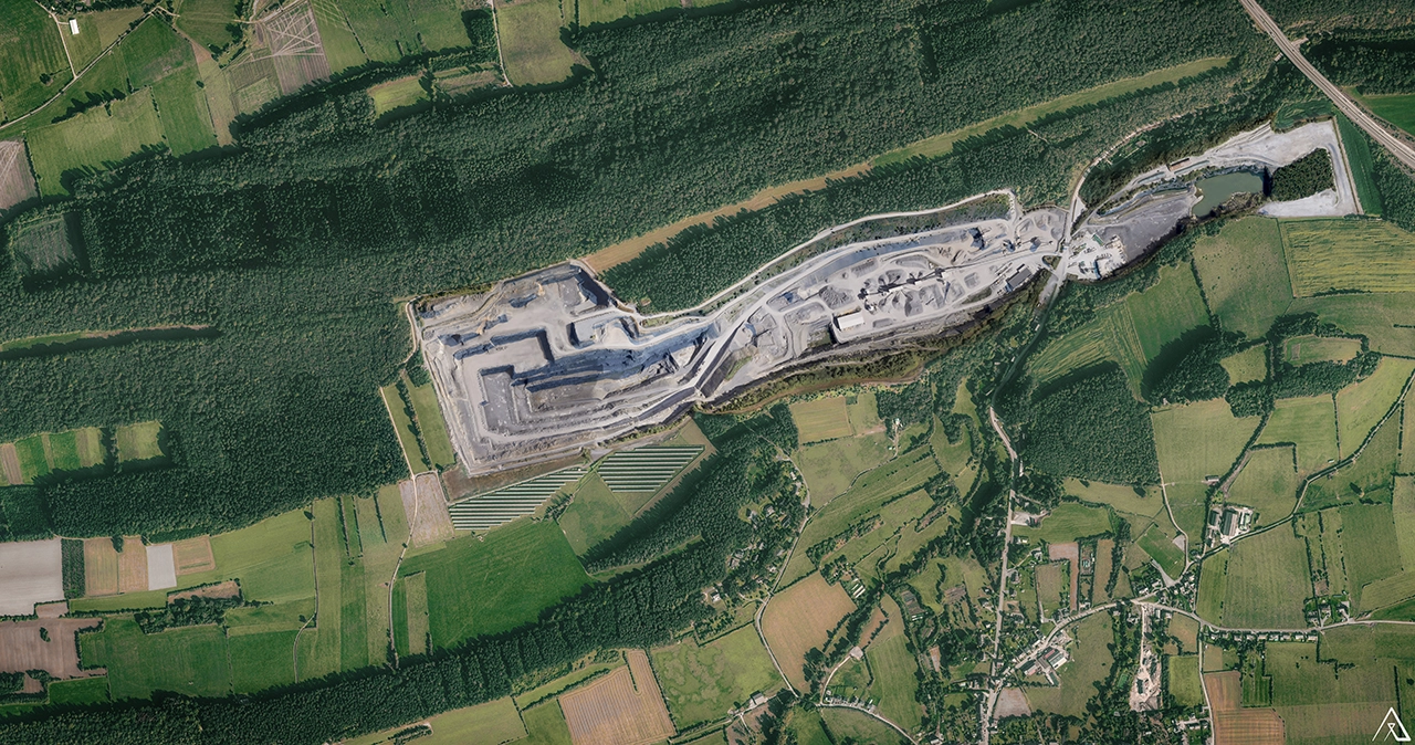 Vue aérienne d’une carrière avant l’évolution des travaux